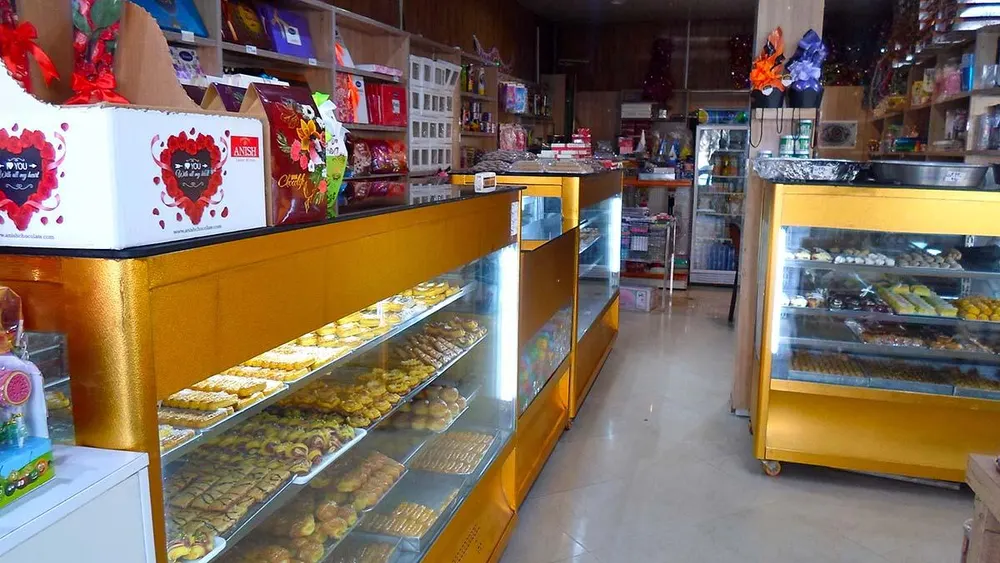 شیرینی و بستنی خیام — عکس 10