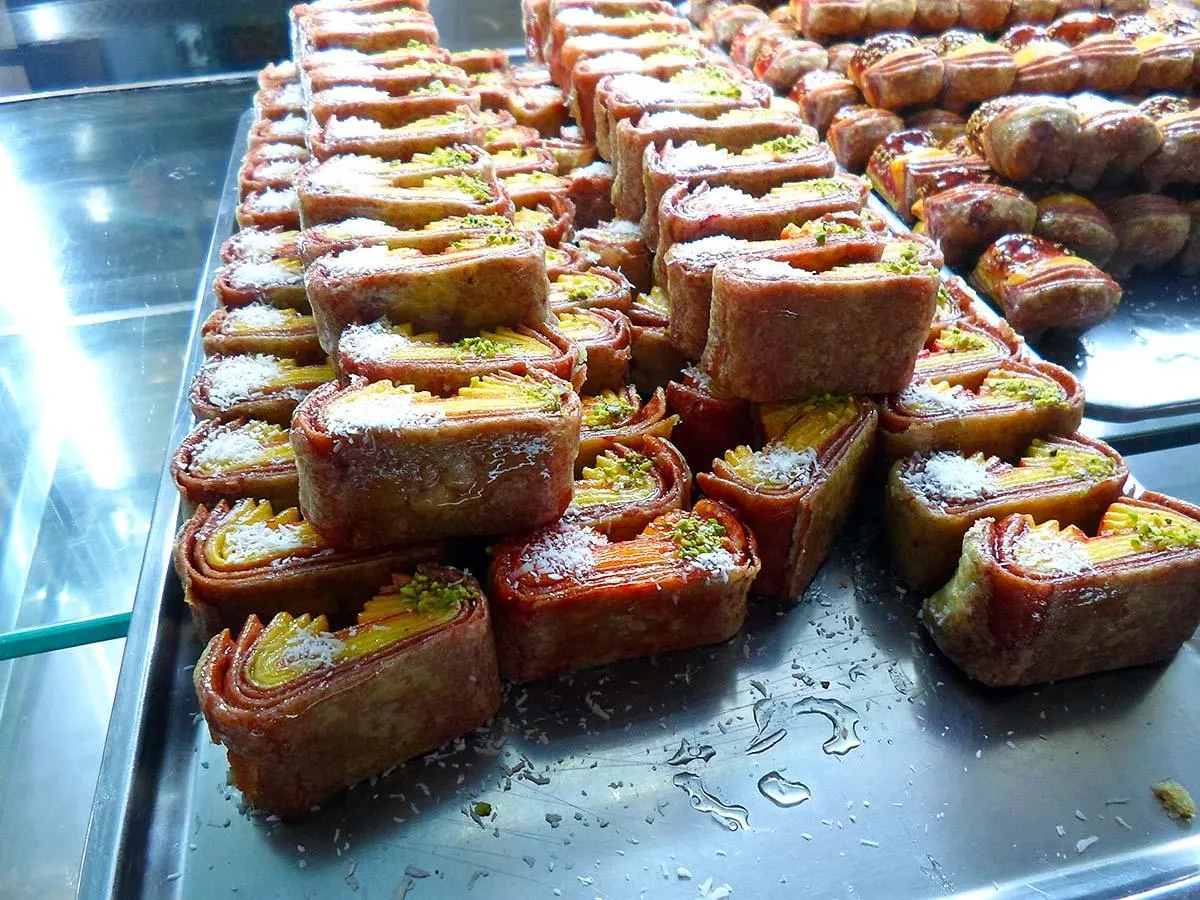 شیرینی و بستنی خیام — عکس 6
