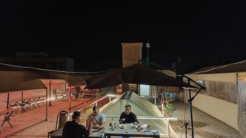 فودکورت زرتشت — عکس 4