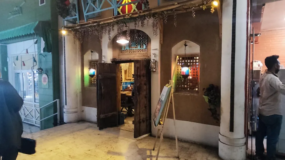 دیزی سرای گلفام — عکس 3