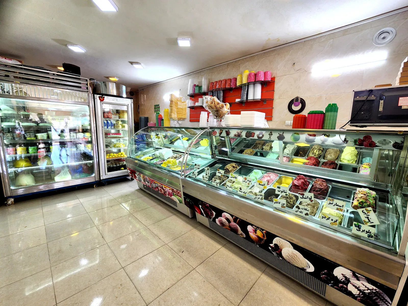 بستنی فروشی 110 — عکس 1