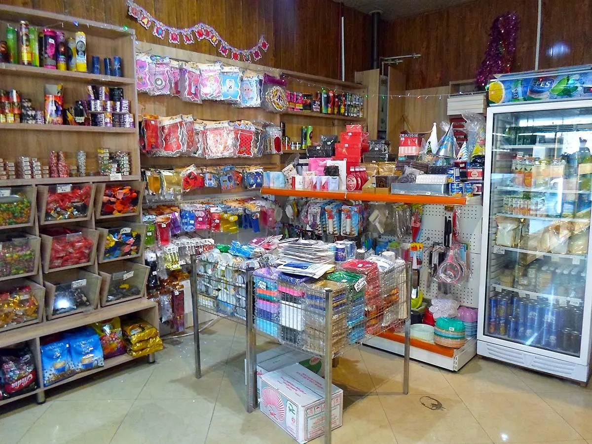 شیرینی و بستنی خیام — عکس 4