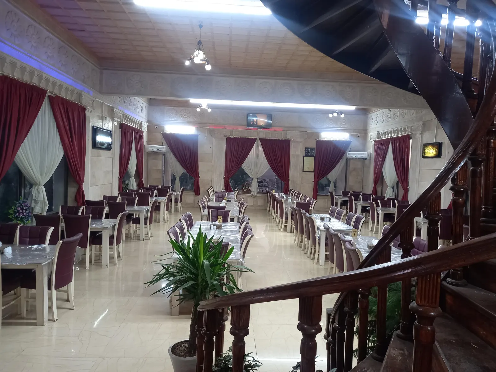 رستوران کوروش — عکس 1