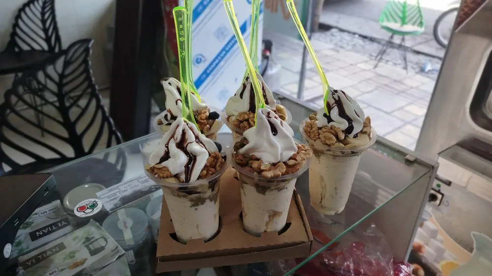 کافه بستنی رضا — عکس 8