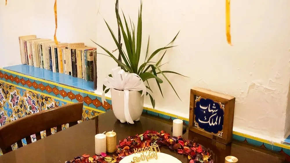 کافه کتاب دارالخلافه — عکس 2