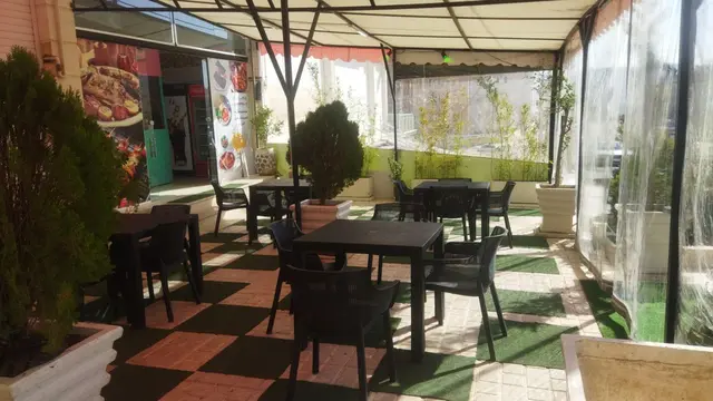 رستوران و بیرون بر توکمی