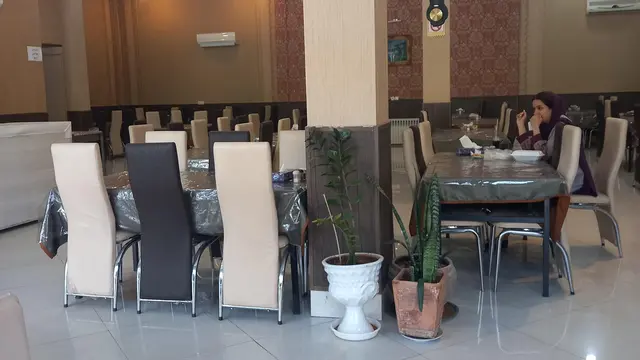 رستوران کارون